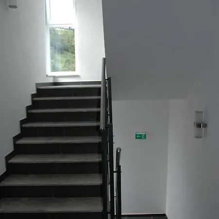 雷特尔巴克公寓 *