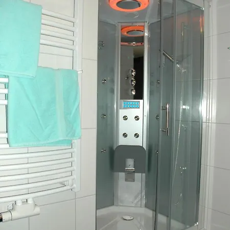 雷特尔巴克公寓 公寓 *