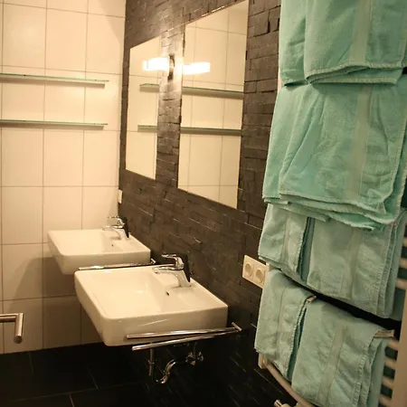 雷特尔巴克公寓 *