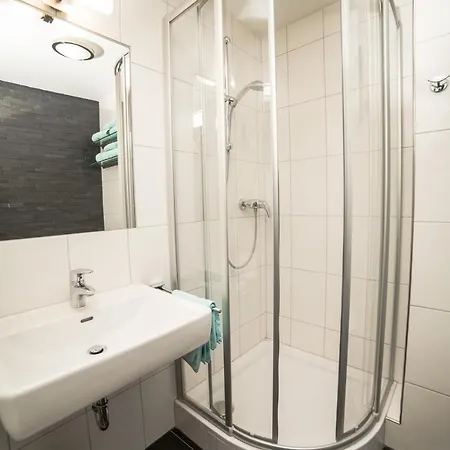 雷特尔巴克公寓 *