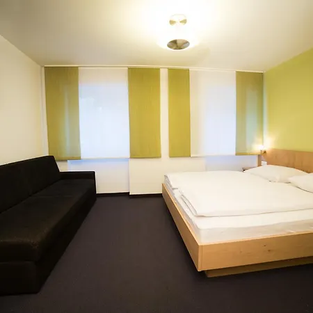 雷特尔巴克公寓 *