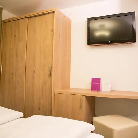 雷特尔巴克公寓 公寓 *